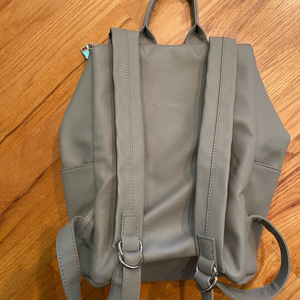 Grey backpack - Picture 2 of 3